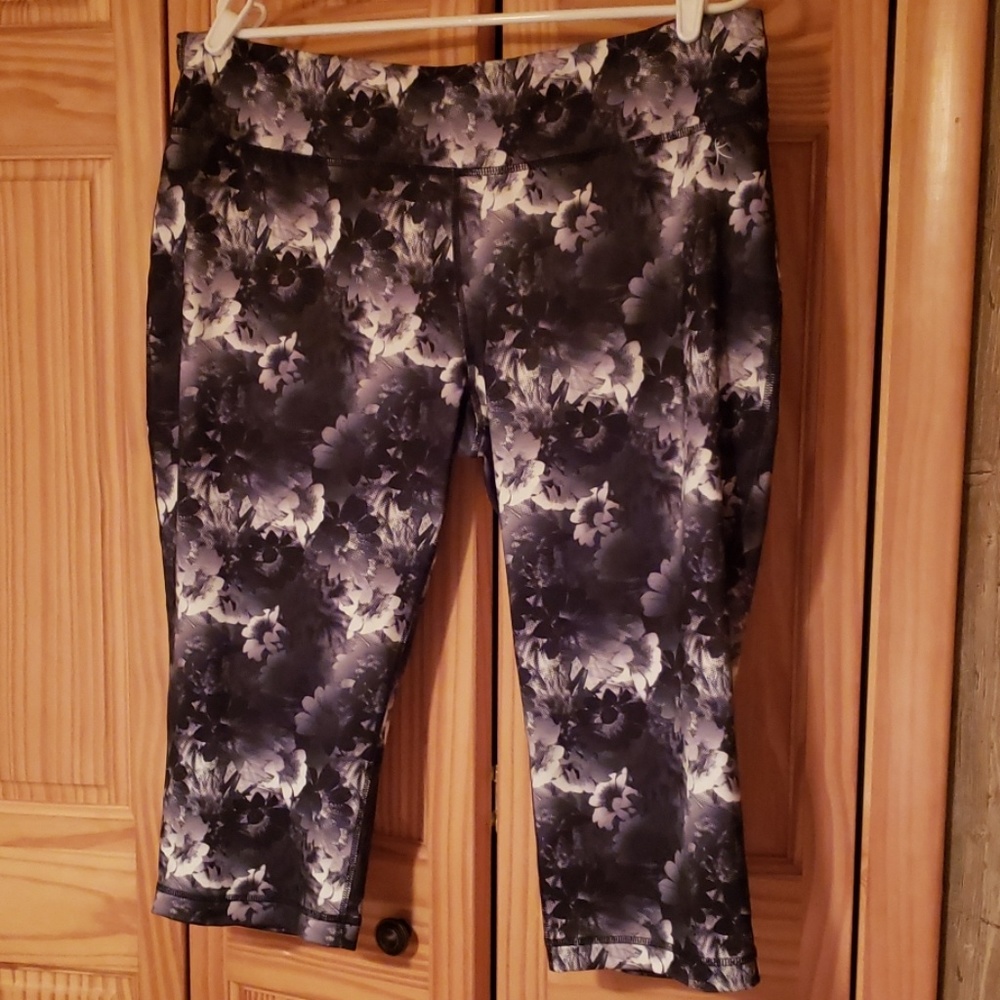 Danskin Womens Crop Pant